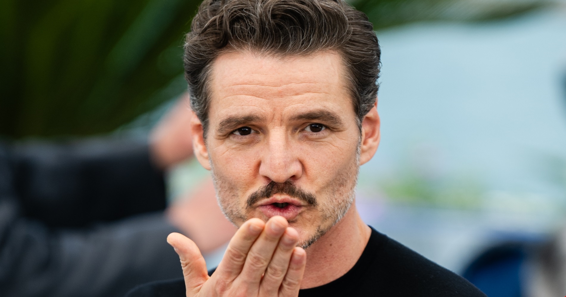 Τα 9 αγαπημένα βιβλία του Pedro Pascal ίσως είναι οι προτάσεις που έψαχνες για το καλοκαίρι - εικόνα 1