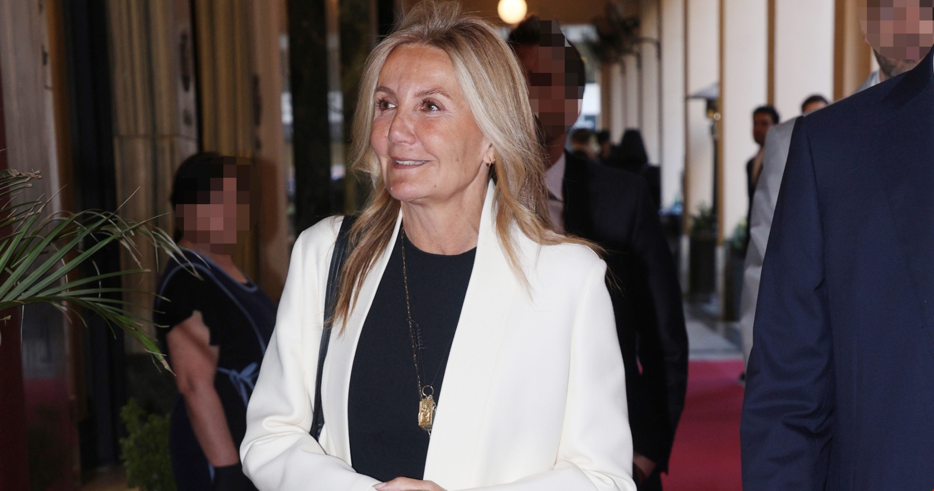 Κυριάκος & Μαρέβα Μητσοτάκη | Με τα τρία τους παιδιά στην αγαπημένη τους χριστουγεννιάτικη συνήθεια