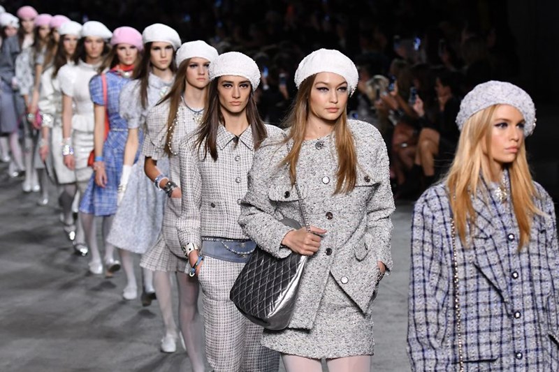 Chanel Resort '19: Μια κρουαζιέρα στον ωκεανό του navy chic