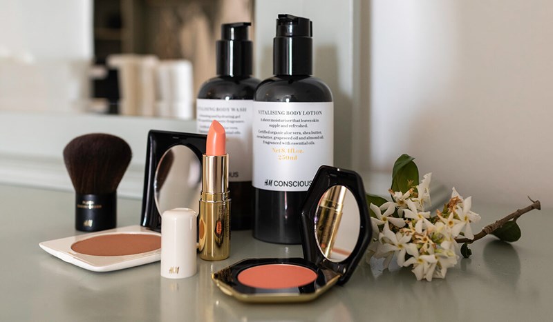 Under the Sun by H&M Διαγωνισμός | Aκολούθησε τη Ζήνα Χαρκοπλιά στη Σαντορίνη και κέρδισε την ίδια μοναδική εμπειρία