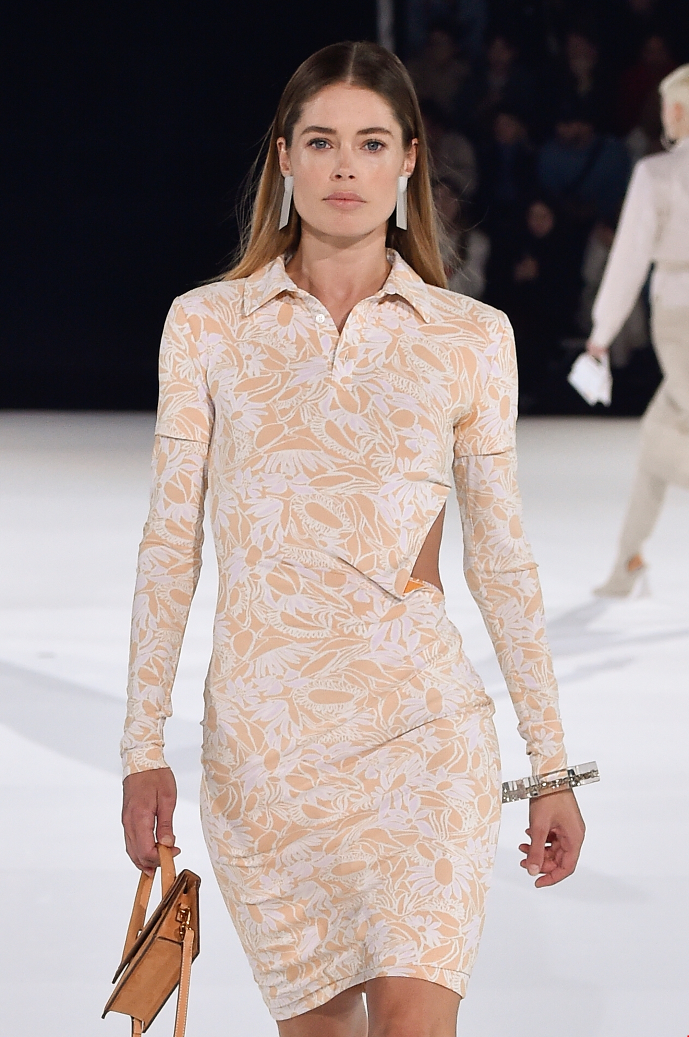 Δούκισσα Νομικού | Με το elegant αξεσουάρ μαλλιών που θα επιλέγεις όλο και περισσότερο τις θερμές μέρες του καλοκαιριού - εικόνα 3