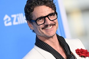 Έτος 1991 | Ο νεαρός Pedro Pascal ποζάρει μαζί με την οικογένειά του σε ένα σπάνιο κλικ - εικόνα 1