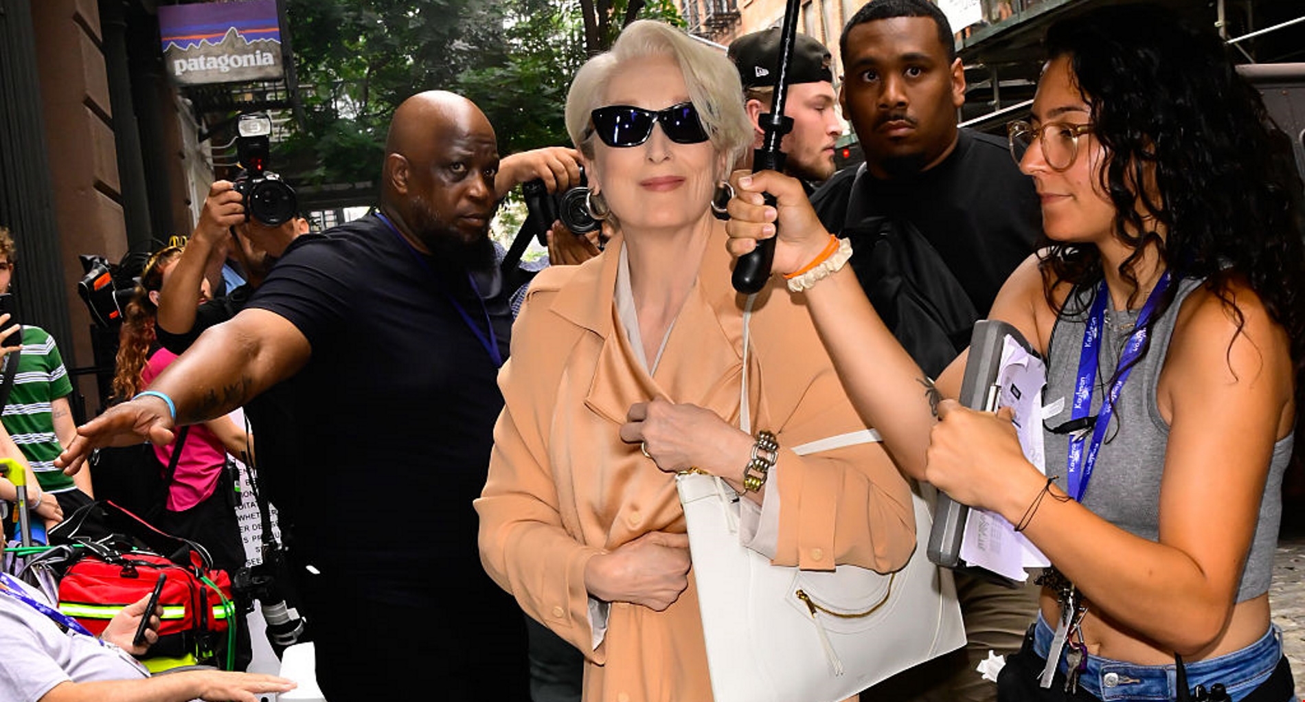 H Μeryl Streep ως Miranda Priestly στα γυρίσματα του The devil wears Prada 2 σε fashion show στο Μιλάνο