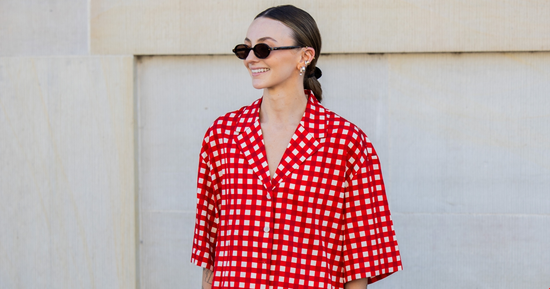 Ο κομψός και πρωτότυπος τρόπος για να φορέσεις τα μαντήλια σου φέτος το καλοκαίρι - εικόνα 1