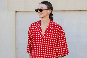 H Τόνια Σωτηροπούλου με το mini floral φόρεμα που θα σε βάλει σε vacation mood - εικόνα 3