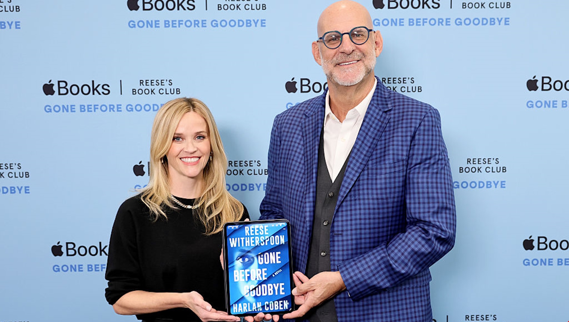 Reese Witherspoon | Υπογράφει το πρώτο της μυθιστόρημα μαζί με τον 