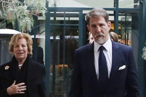 Τατιάνα Μπλάτνικ | Η κίνησή της κατά τη διάρκεια του τρισάγιου για τη μνήμη του τέως βασιλιά Κωνσταντίνου - εικόνα 2