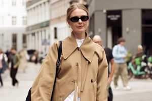 Easy & Chic | Τα ψηλόμεσα jeans από τα Marks & Spencer που θα φοράς non-stop το φθινόπωρο - εικόνα 2