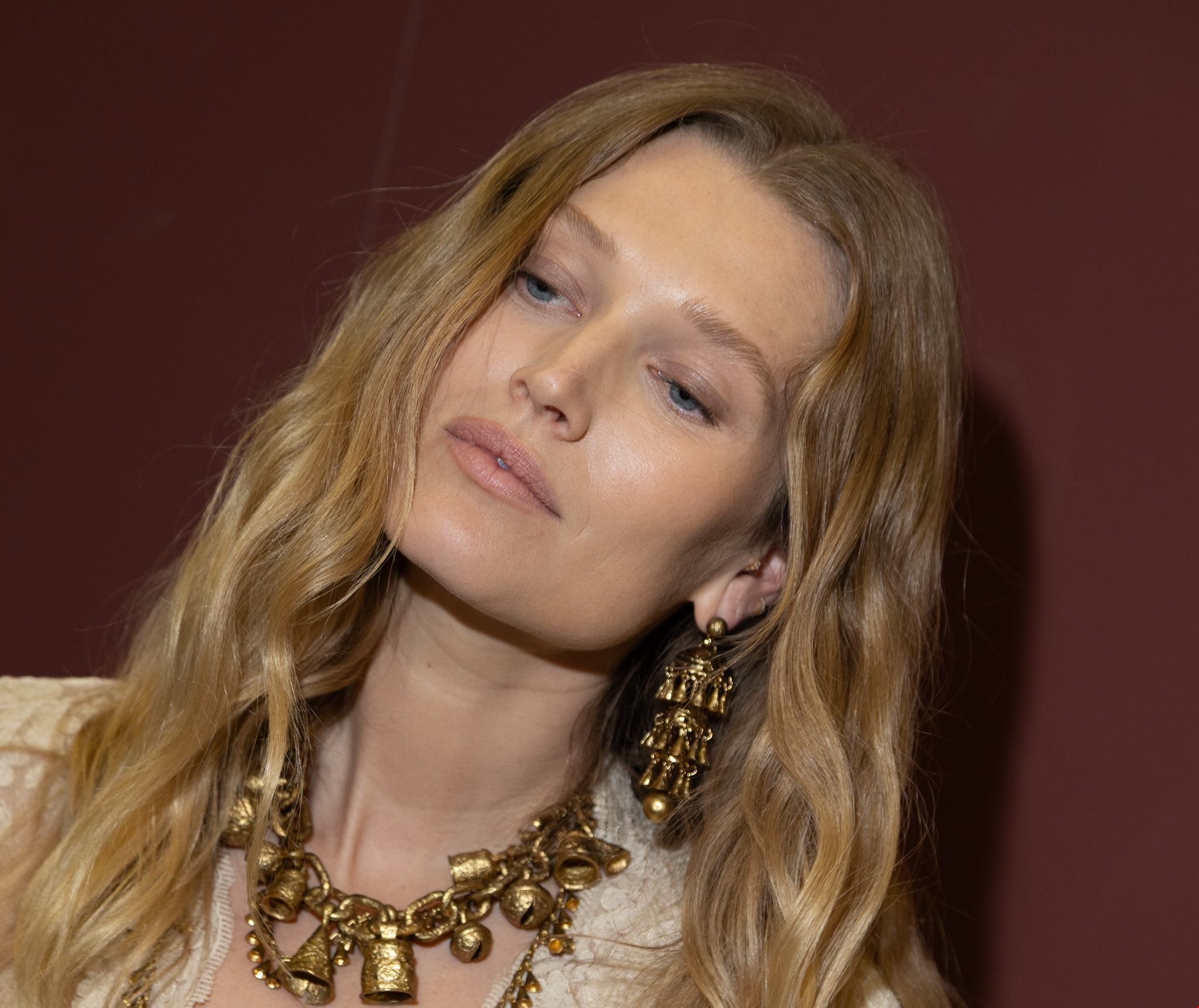 5 υγρά ρουζ που θα αναβαθμίσουν για τα καλά το καλοκαιρινό σου μακιγιάζ - εικόνα 1