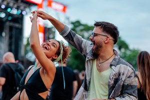 Μεταξύ δύο κόσμων | Το Φεστιβάλ Μουσικής Χάλκης επιστρέφει για τρίτη χρονιά - εικόνα 1