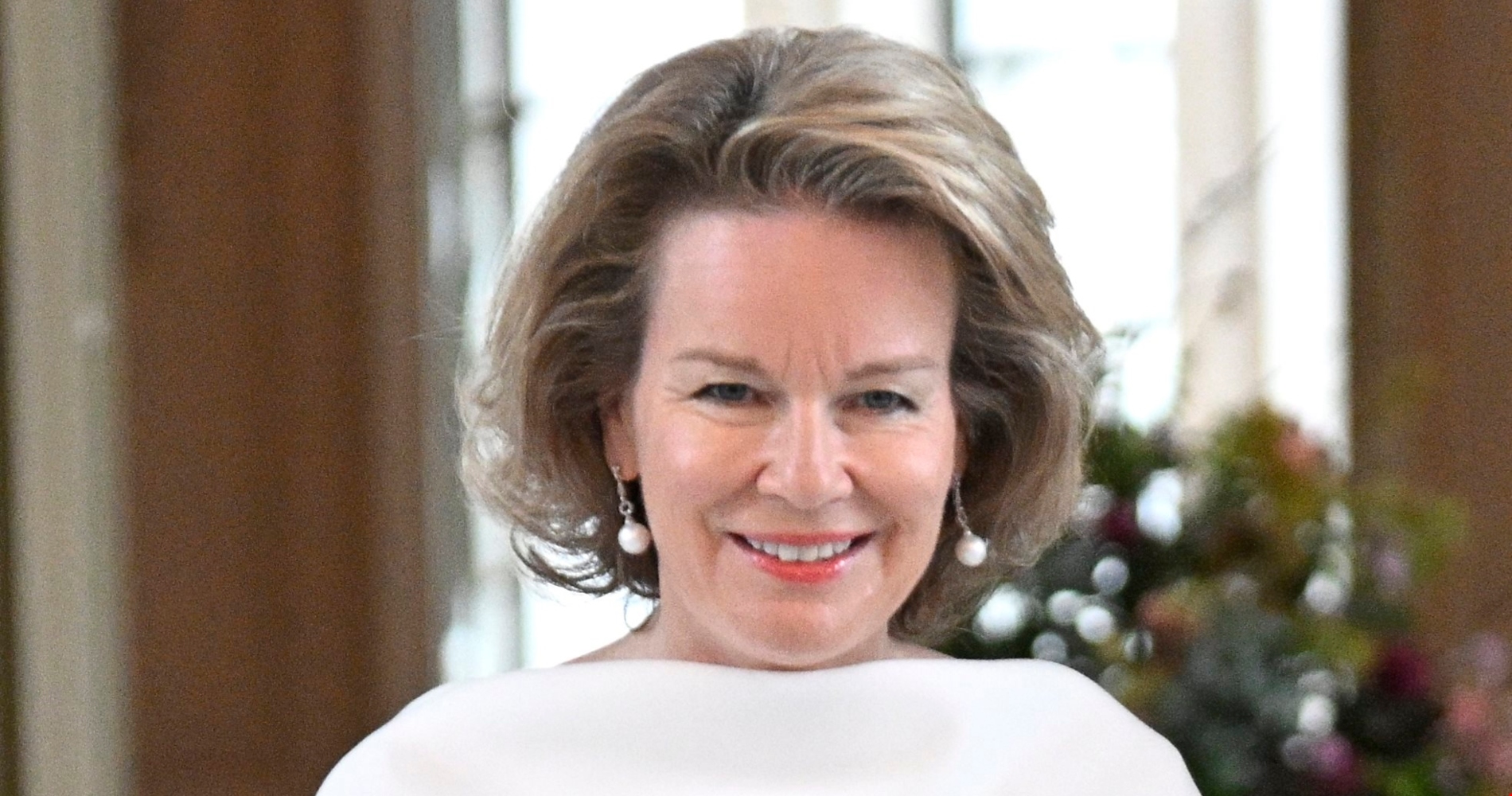 Letizia της Ισπανίας | Με navy κοστούμι και bow shirt σε επίσημη εμφάνιση στο Cadiz - εικόνα 1