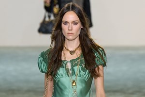 Ο πιο μοντέρνος τρόπος για να προσθέσεις τη δαντέλα στις φθινοπωρινές εμφανίσεις σου - εικόνα 1