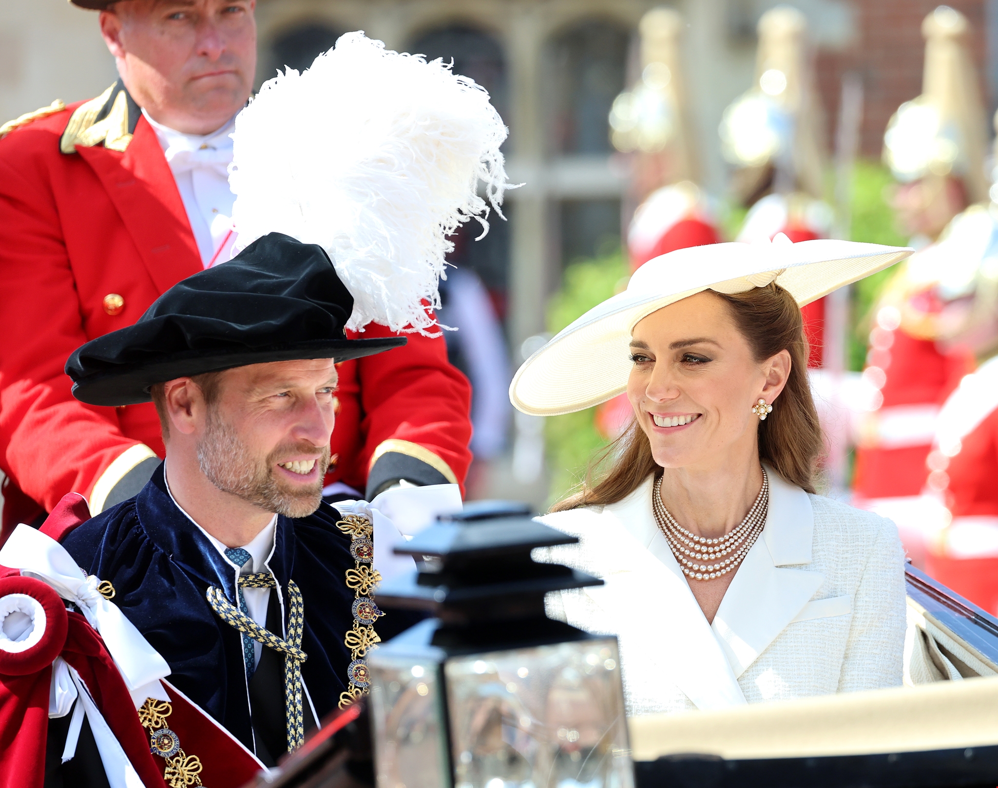 Η Kate Middleton φωτογραφίζει τον πρίγκιπα William με τα νέα μέλη της οικογένειάς τους