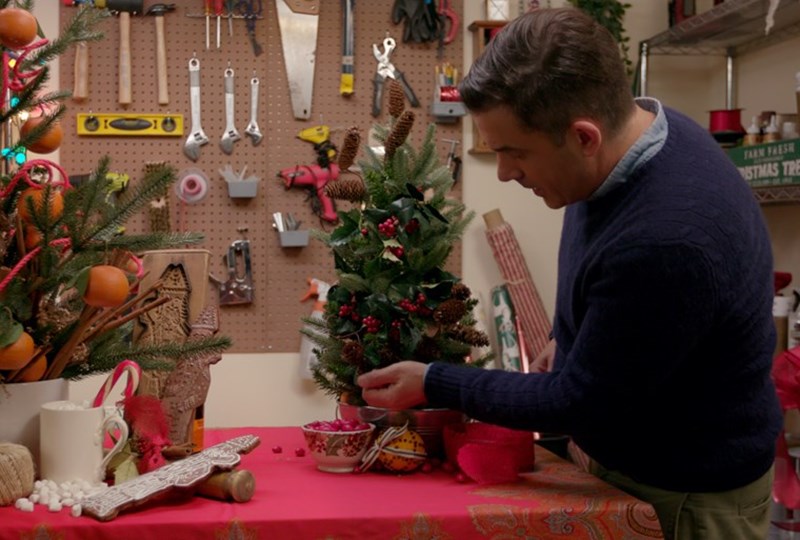 Holiday Home Makeover with Mr. Christmas