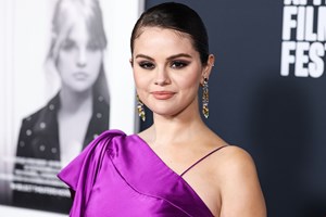 Selena Gomez | Αρραβωνιάστηκε με τον Benny Blanco - Το εντυπωσιακό μονόπετρο - εικόνα 2