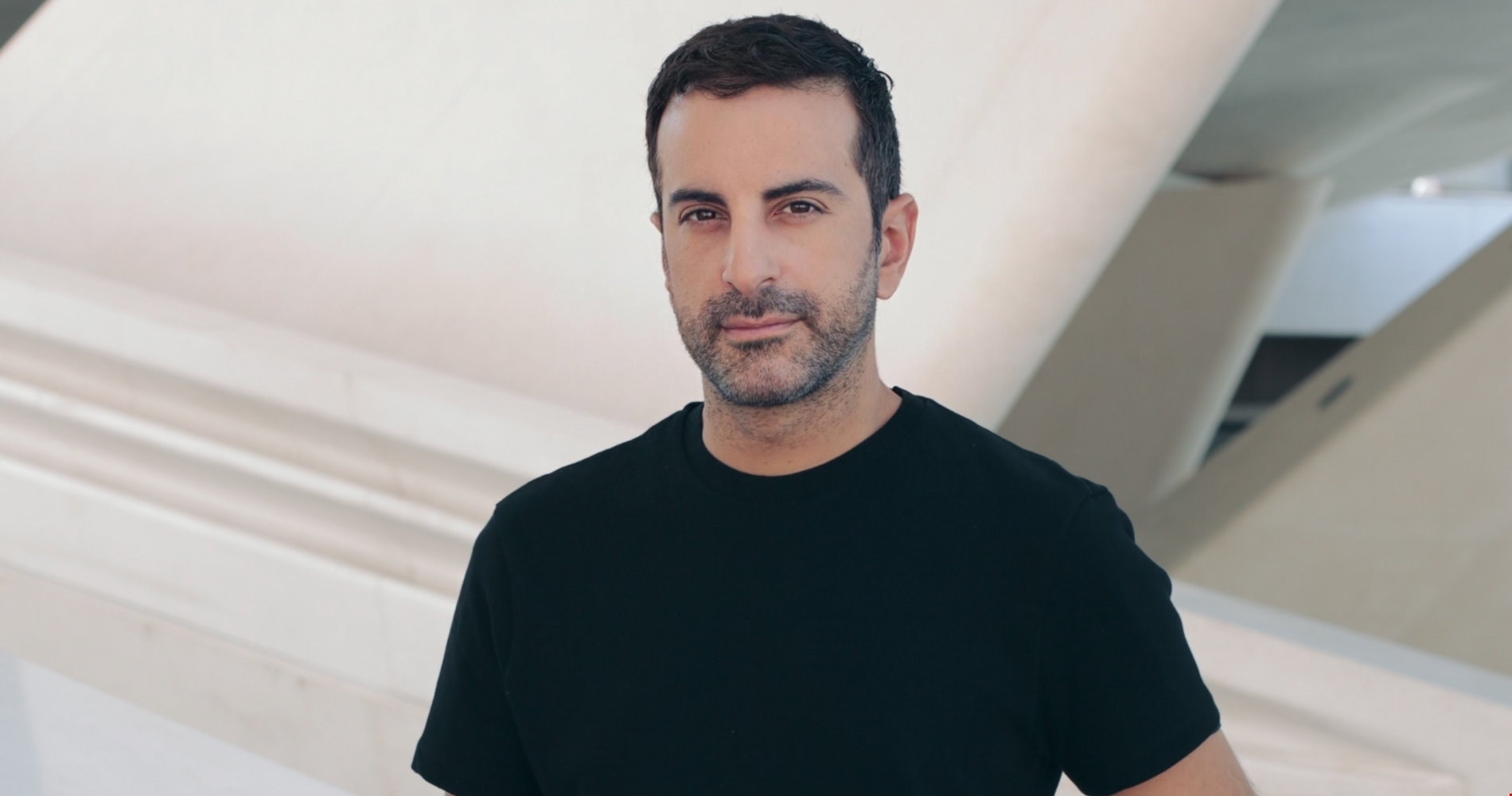 Η Χριστίνα Κοντοβά με το διαχρονικό φόρεμα που θα φορέσεις σε κάθε βραδινή έξοδο - εικόνα 1