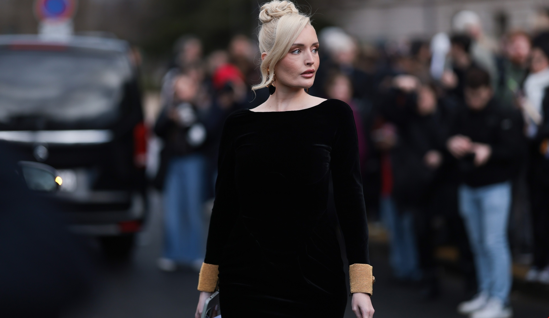 Black Friday | Το βελούδινο φόρεμα από τη Zara που θα φορέσεις φέτος στις γιορτές