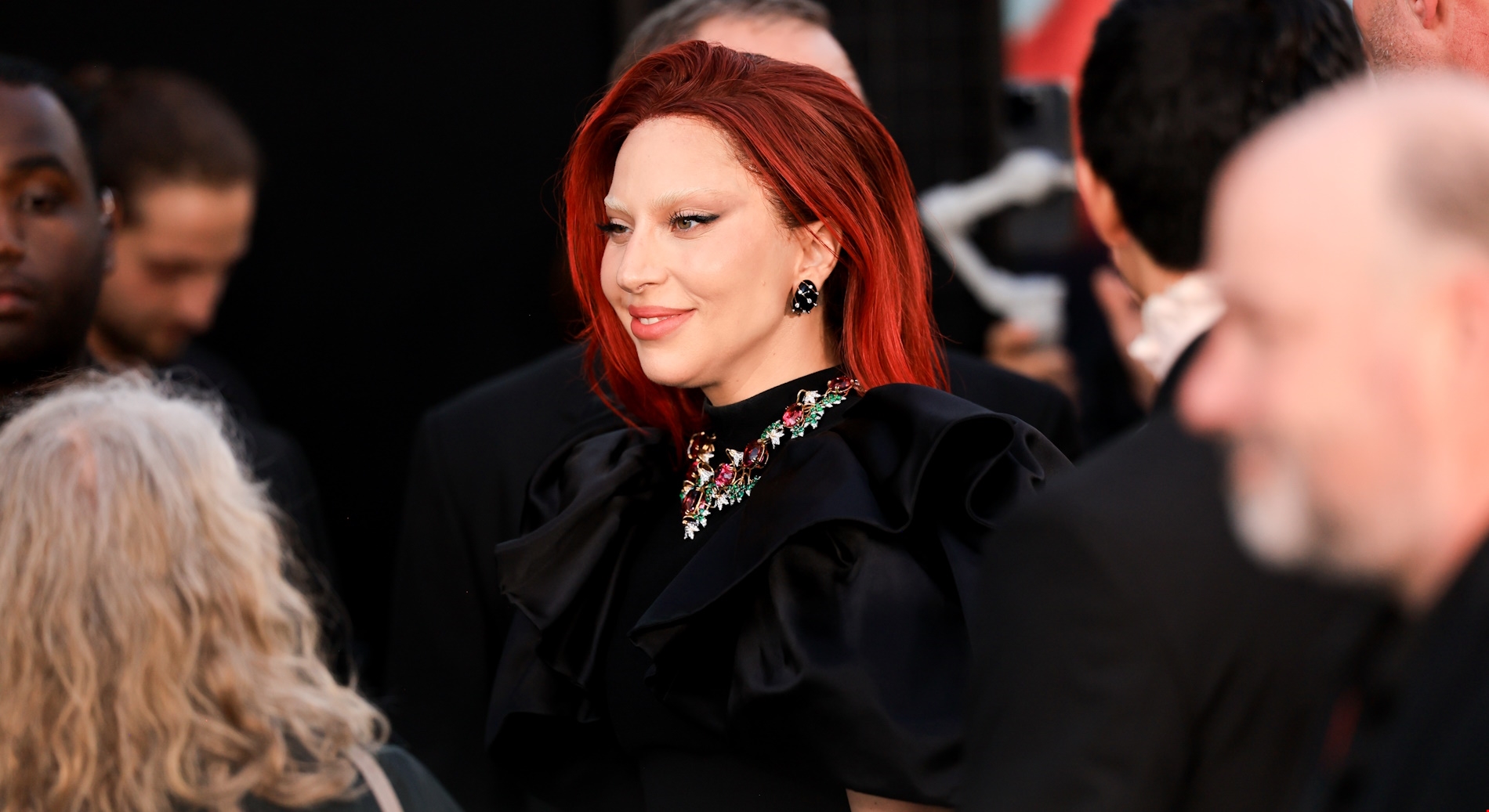 Lady Gaga | Με νέο look δίπλα στην Jenna Ortega στη σειρά Wednesday