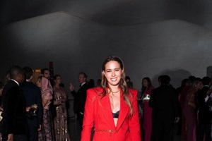 Nina Flohr | Η μυστηριώδης απόδραση σε παραμυθένιο φθινοπωρινό σκηνικό - εικόνα 1