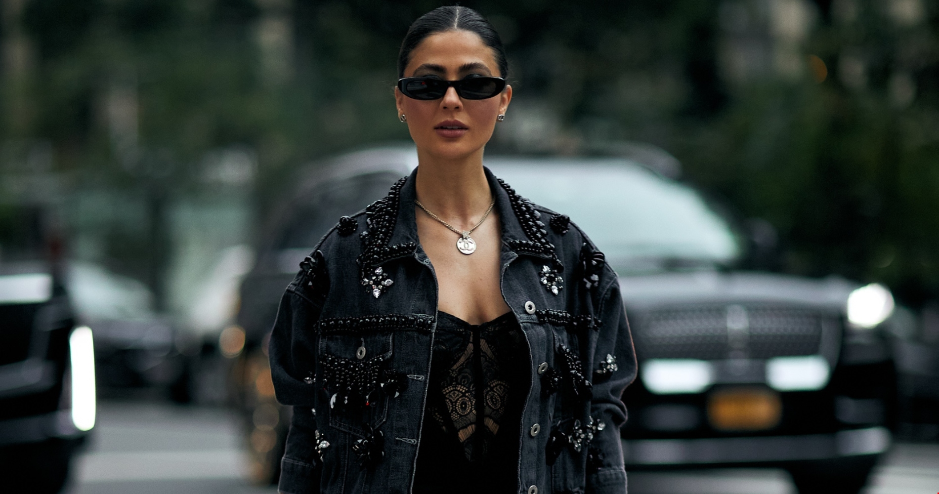 Οι festive τρόποι για να φορέσεις το μπορντό φέτος τα Χριστούγεννα - εικόνα 1