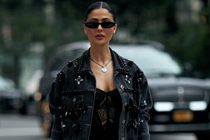 Οι festive τρόποι για να φορέσεις το μπορντό φέτος τα Χριστούγεννα - εικόνα 1