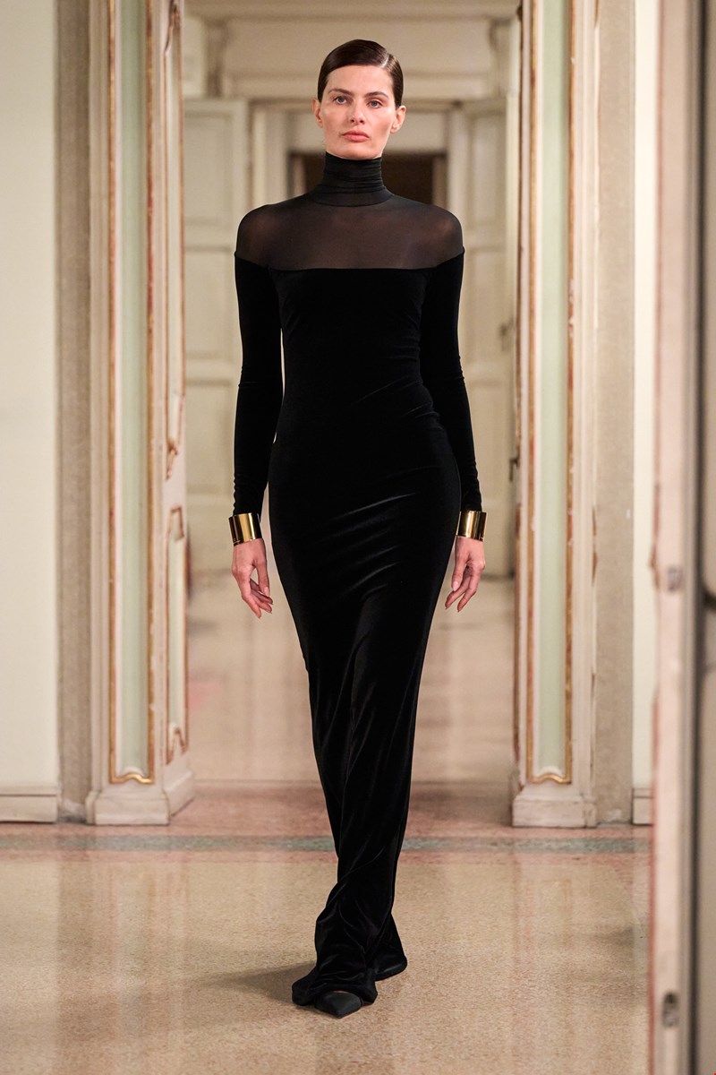 Red Carpet μάξι φόρεμα από βελούδο από τη συλλογή Elisabetta Franchi