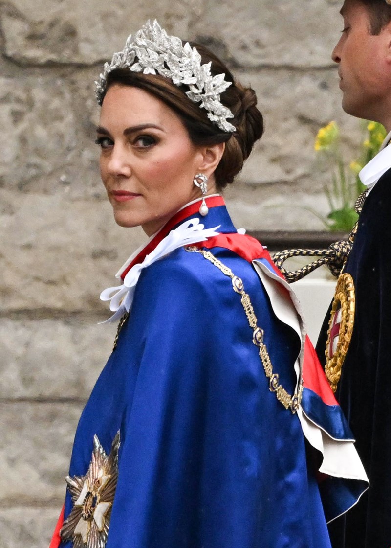 Στέψη Καρόλου|  Οι κρυφές λεπτομέρειες της 'βασιλικής' εμφάνισης της Kate Middleton