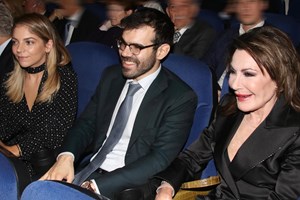 Δόμνα Μιχαηλίδου | Σπάνια βραδινή εμφάνιση σε χριστουγεννιάτικο δείπνο στο City Link - εικόνα 4