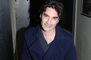 "Όσο πιο κοντά στην τελειότητα μπορεί να φτάσει η τηλεόραση" | Το αποθεωτικό άρθρο της Daily Mail για το Maestro - εικόνα 1