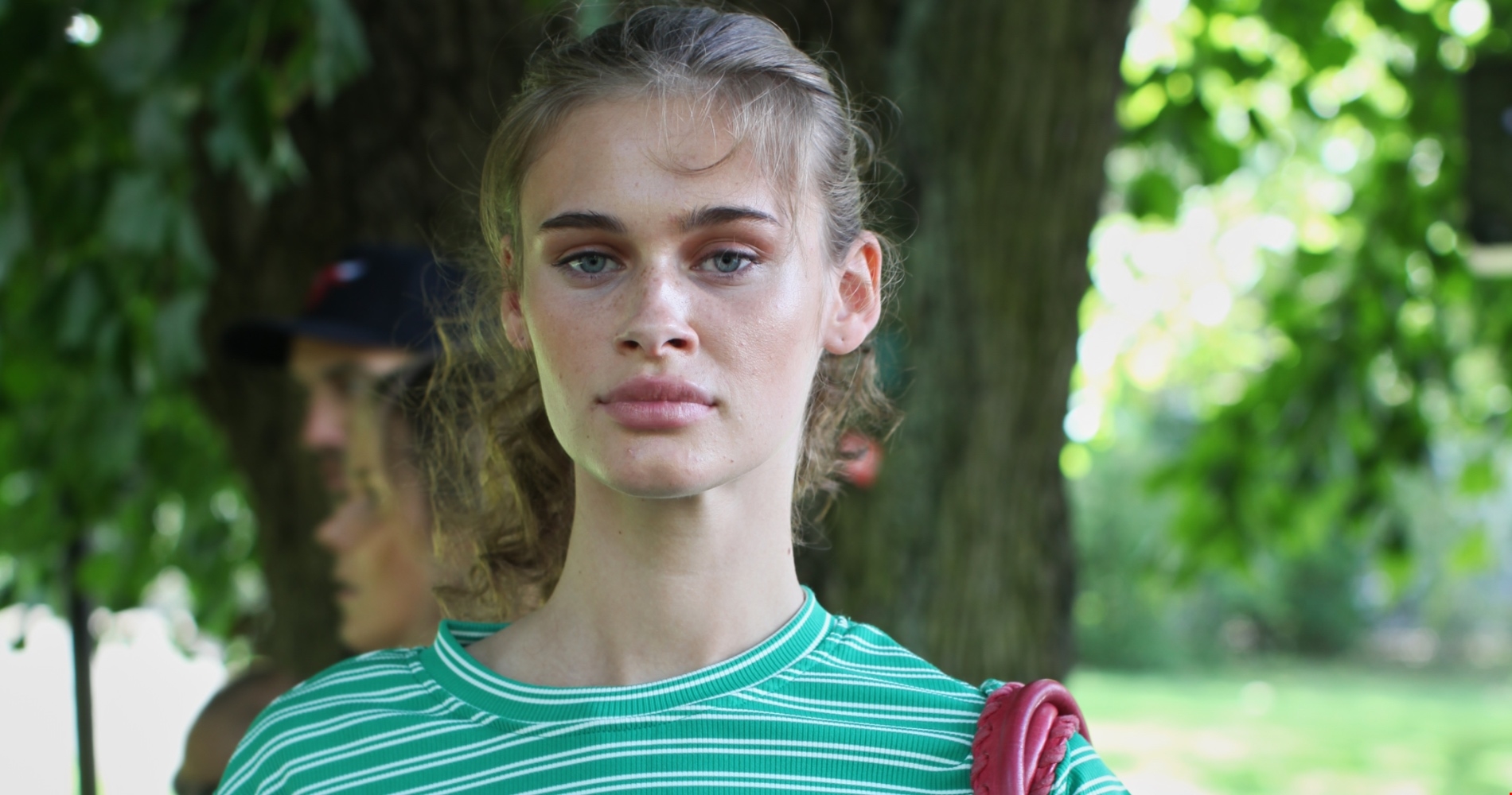 Πώς να παρατείνεις το χρώμα στα βαμμένα μαλλιά χωρίς κομμωτήριο - εικόνα 2