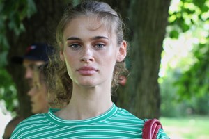 Πώς να παρατείνεις το χρώμα στα βαμμένα μαλλιά χωρίς κομμωτήριο - εικόνα 2