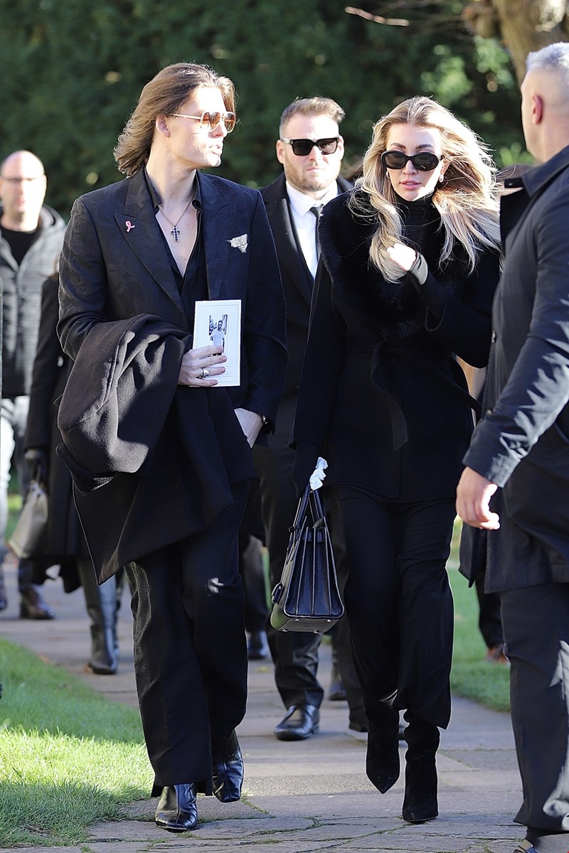 Kate Cassidyκαι Damian Hurley Seen
