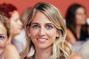 Νικόλαος Ντε Γκρες - Χρυσή Βαρδινογιάννη | Το αντισυμβατικό δαχτυλίδι που επέλεξαν για τον αρραβώνα τους - εικόνα 1