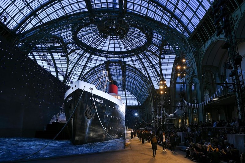 Chanel Resort '19: Μια κρουαζιέρα στον ωκεανό του navy chic