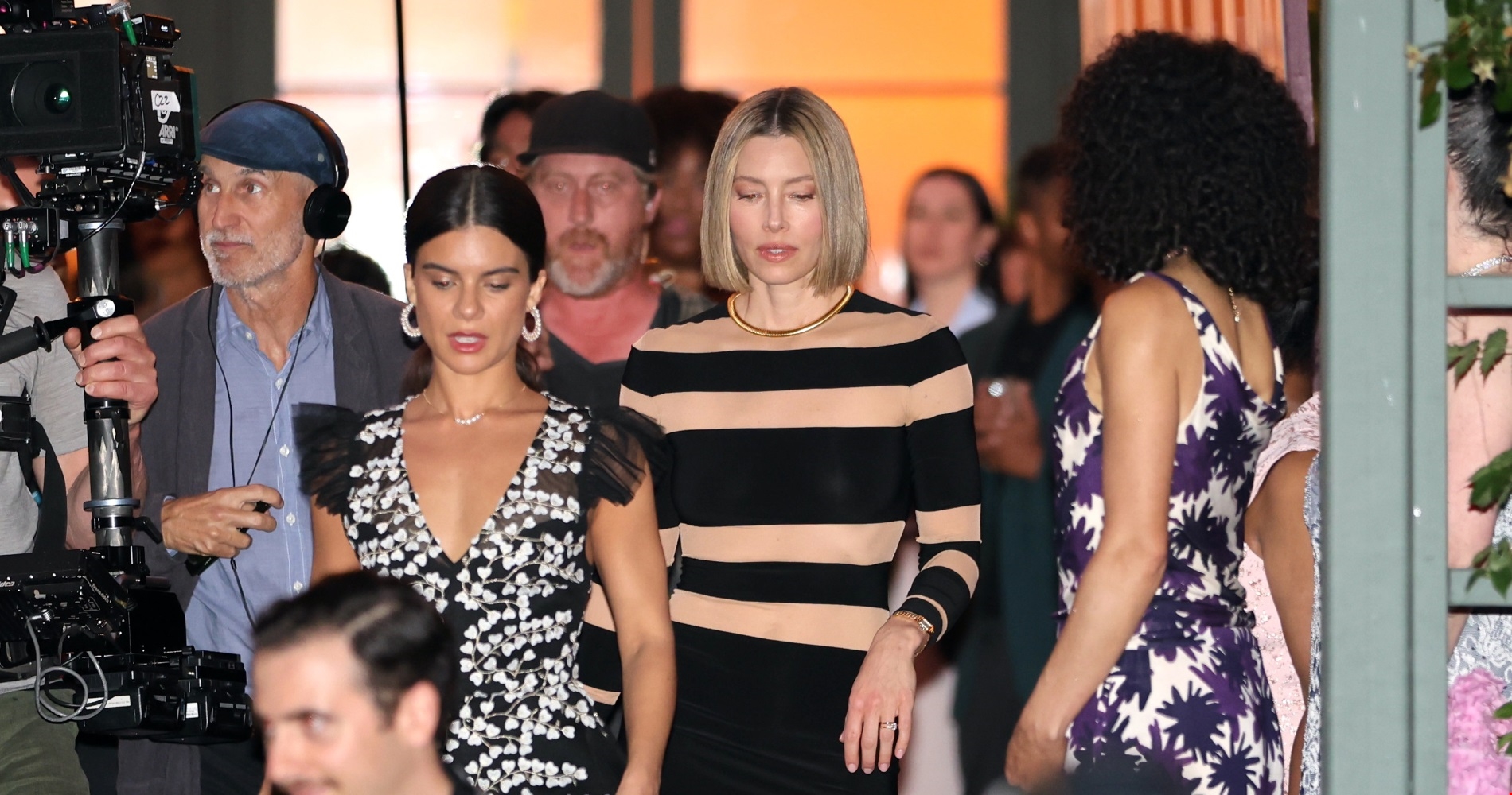 Η Jessica Biel έκανε μια σπάνια εμφάνιση με τους δύο γιους της στην πασαρέλα - εικόνα 1