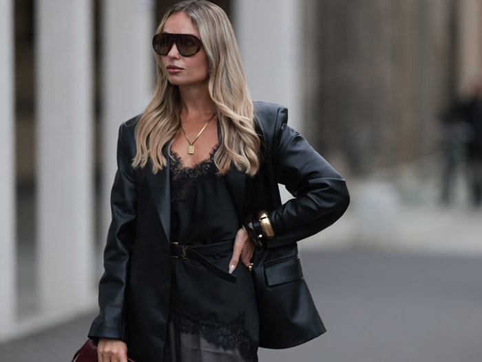 Το μεσάτο blazer από τη Zara που ταιριάζει με όλα τα looks σου