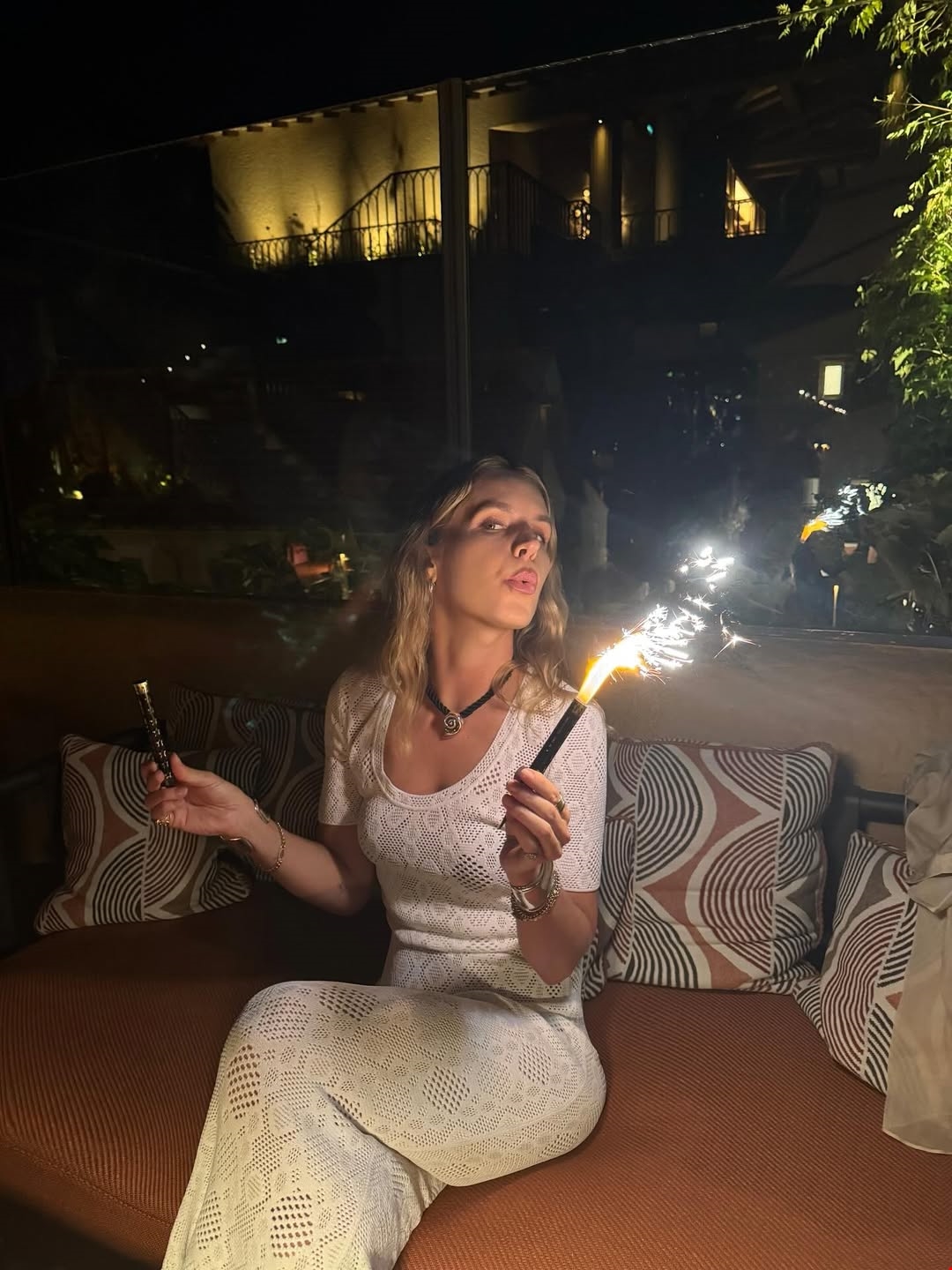 Στην Αντίπαρο η Ευγενία Νιάρχου και η Μαρία Ολυμπία Ντε Γκρες | Η φωτογραφία από τις διακοπές τους - εικόνα 1