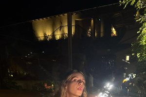 Στην Αντίπαρο η Ευγενία Νιάρχου και η Μαρία Ολυμπία Ντε Γκρες | Η φωτογραφία από τις διακοπές τους - εικόνα 1