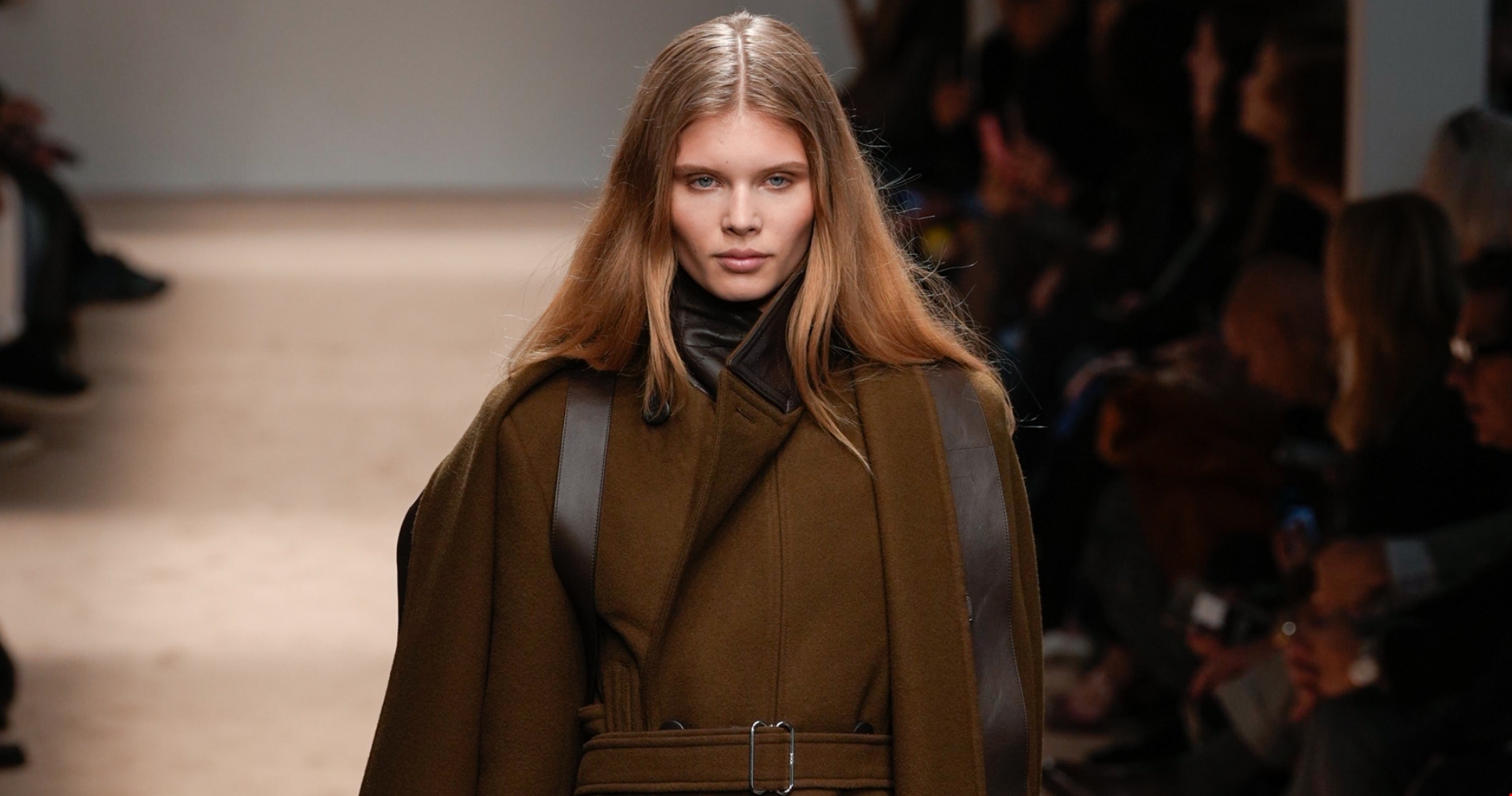 Το βελούδο επέστρεψε | Πώς θα υιοθετήσεις την τάση που προτείνουν οι οίκοι για τη σεζόν Φθινόπωρο/Χειμώνας 2025-2026 - εικόνα 14