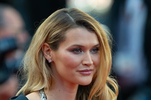 Όλγα Κεφαλογιάννη | Η εμφάνιση στις Κάννες με το κραγιόν που ταιριάζει σε όλες τις γυναίκες - εικόνα 2