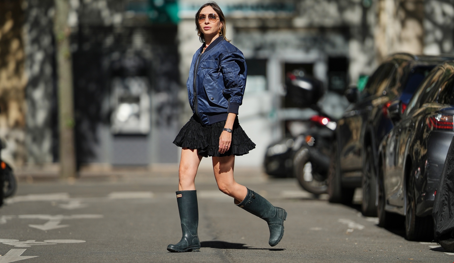 Αυτές οι ίσιες μπότες από τη Stradivarius είναι το πιο πρακτικό fashion buy της σεζόν