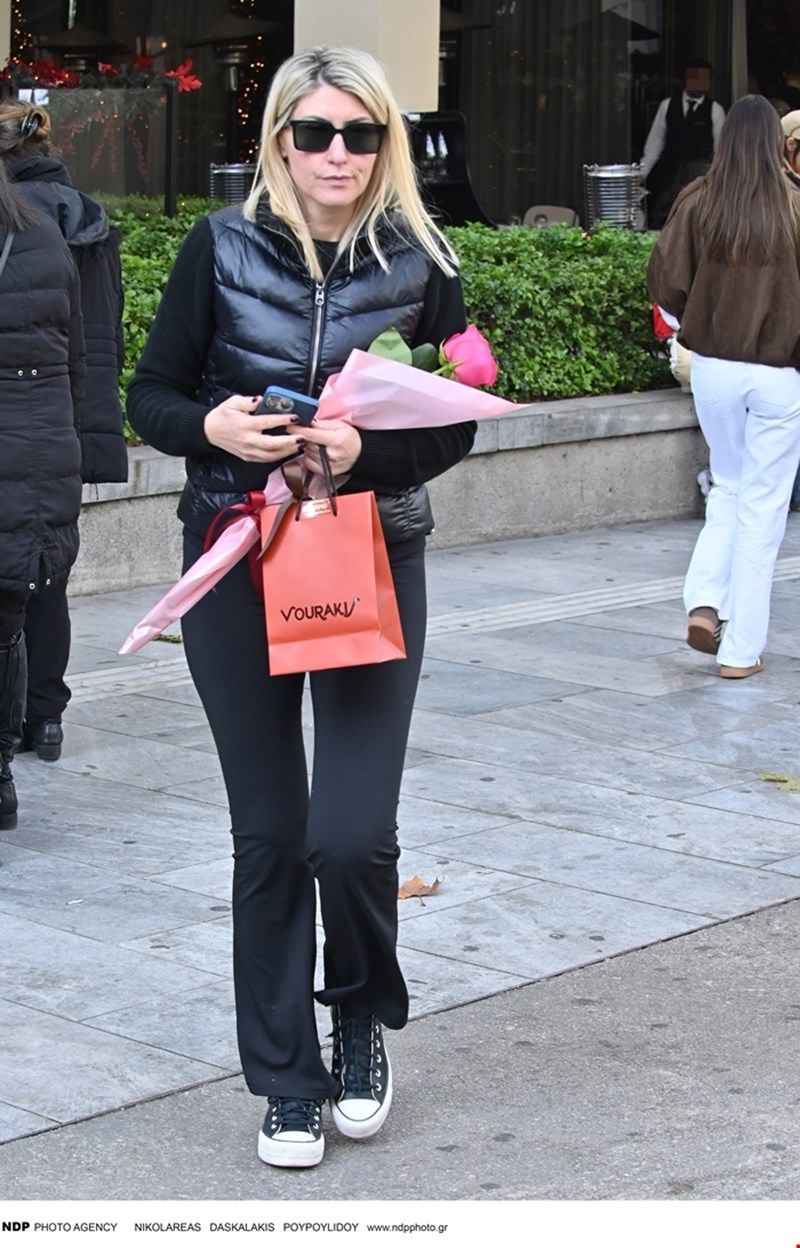 Η Σία Κοσιώνη με All Star Converse