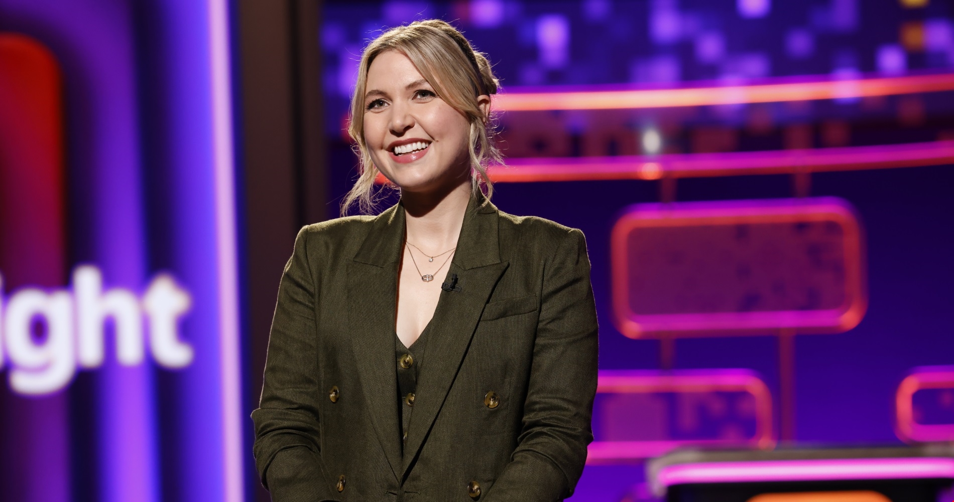 H Nikki Glaser επιστρέφει στην παρουσίαση των Golden Globes 2026 - εικόνα 1