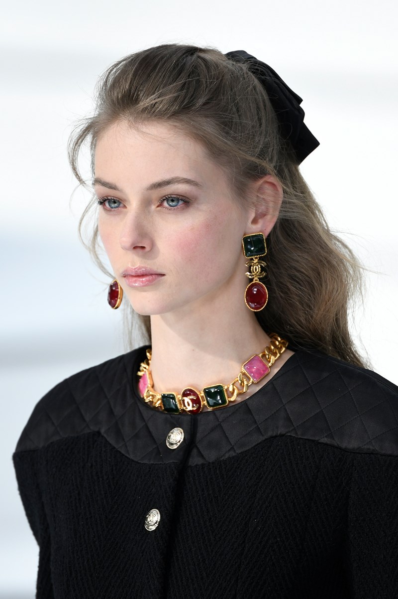 CHANEL HAIR