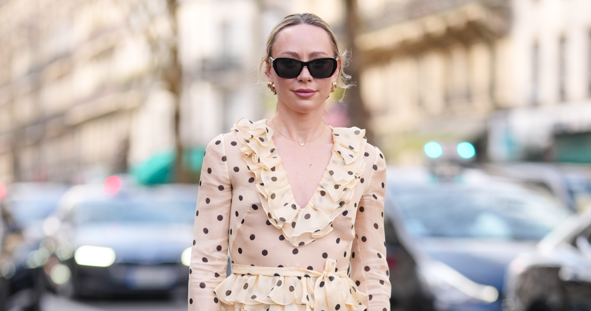 Σία Κοσιώνη | Το άκρως ανοιξιάτικο office look της με κίτρινο κοστούμι - εικόνα 2