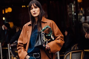 Τα πιο κομψά looks που μπορείς να δημιουργήσεις με τα sneakers σου φέτος την άνοιξη - εικόνα 1