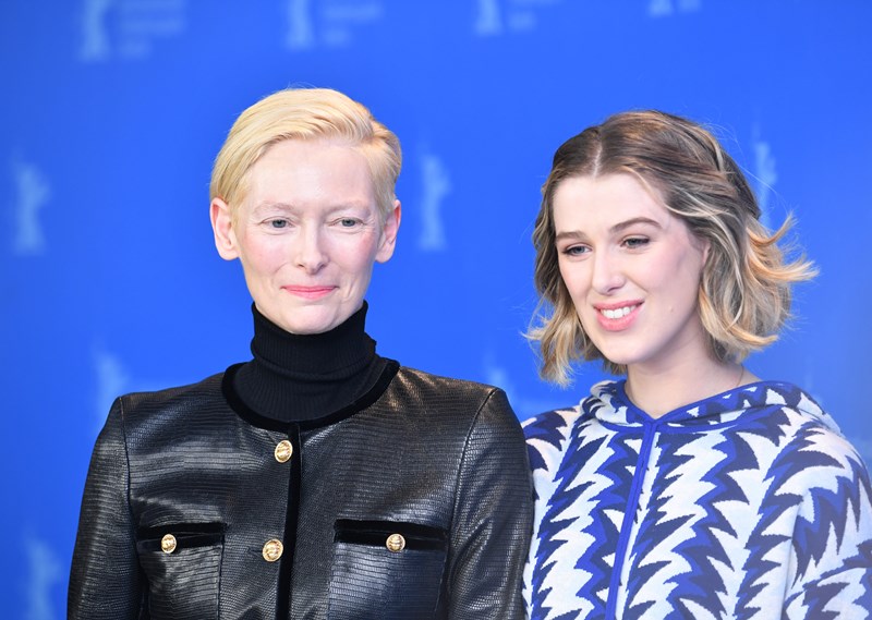 Tilda Swinton: Η σπάνια εμφάνιση μαζί με την κόρη της στην πρεμιέρα της ταινίας τους