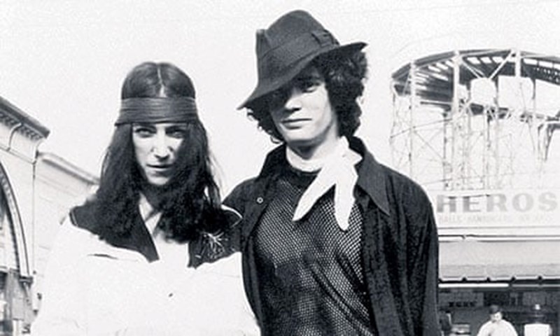 Smith with Robert Mapplethorpe in Coney Island, New York, in 1969
