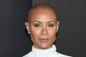 Jada Pinkett Smith | Απείλησε φίλο του Will Smith ότι θα "έτρωγε σφαίρα" αν συνέχιζε να μιλάει για εκείνη - εικόνα 2