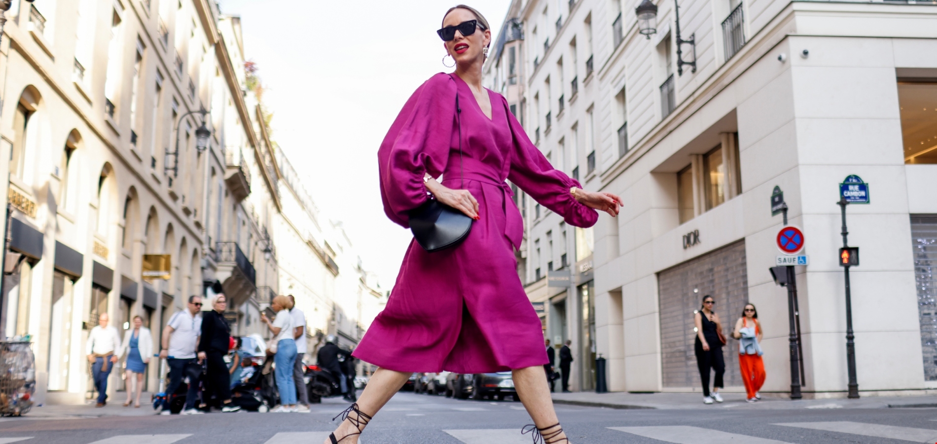 Το λινό φόρεμα από τη Mango που θα βρεις σε έκπτωση και θα φοράς ασταμάτητα τους μήνες του καλοκαιριού